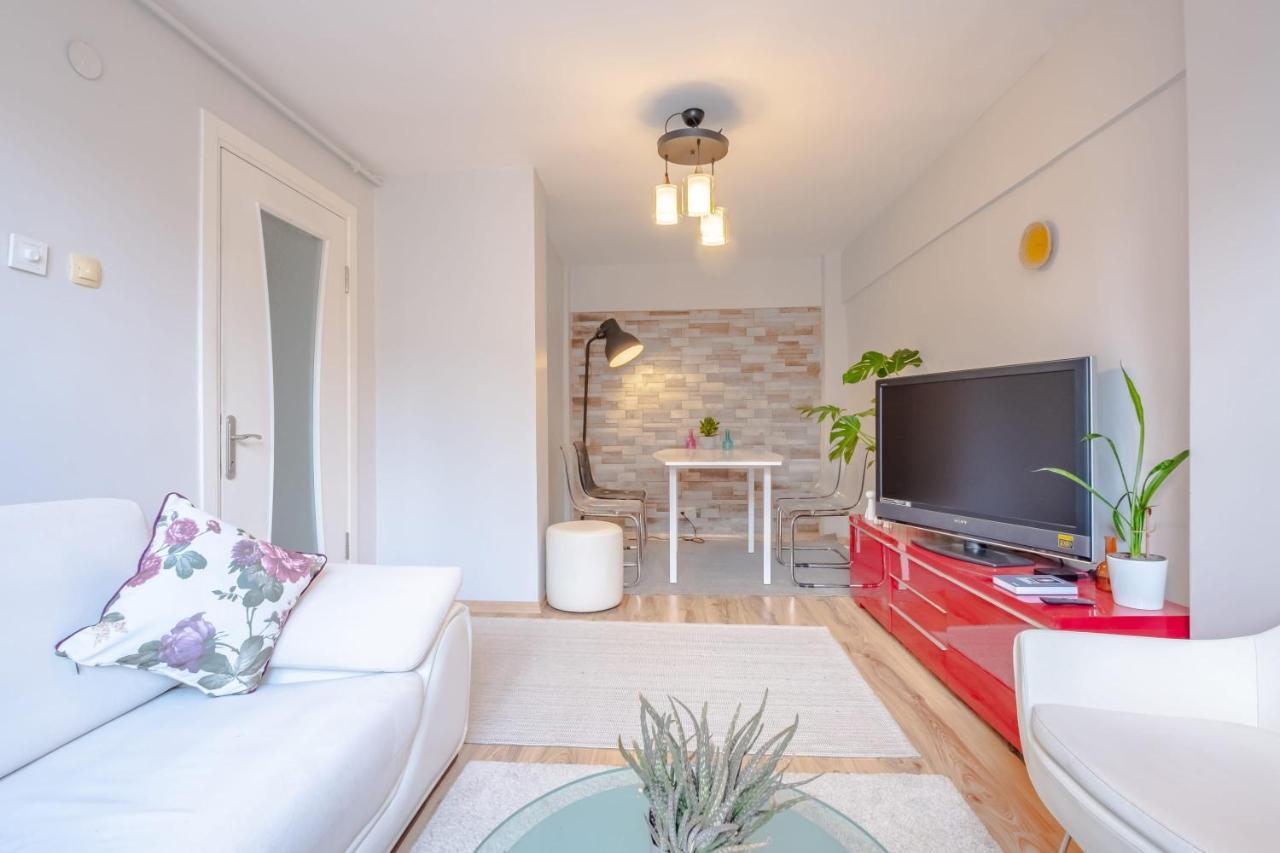 Colorful And Central Flat With Balcony In Kadikoy 伊斯坦布尔 外观 照片