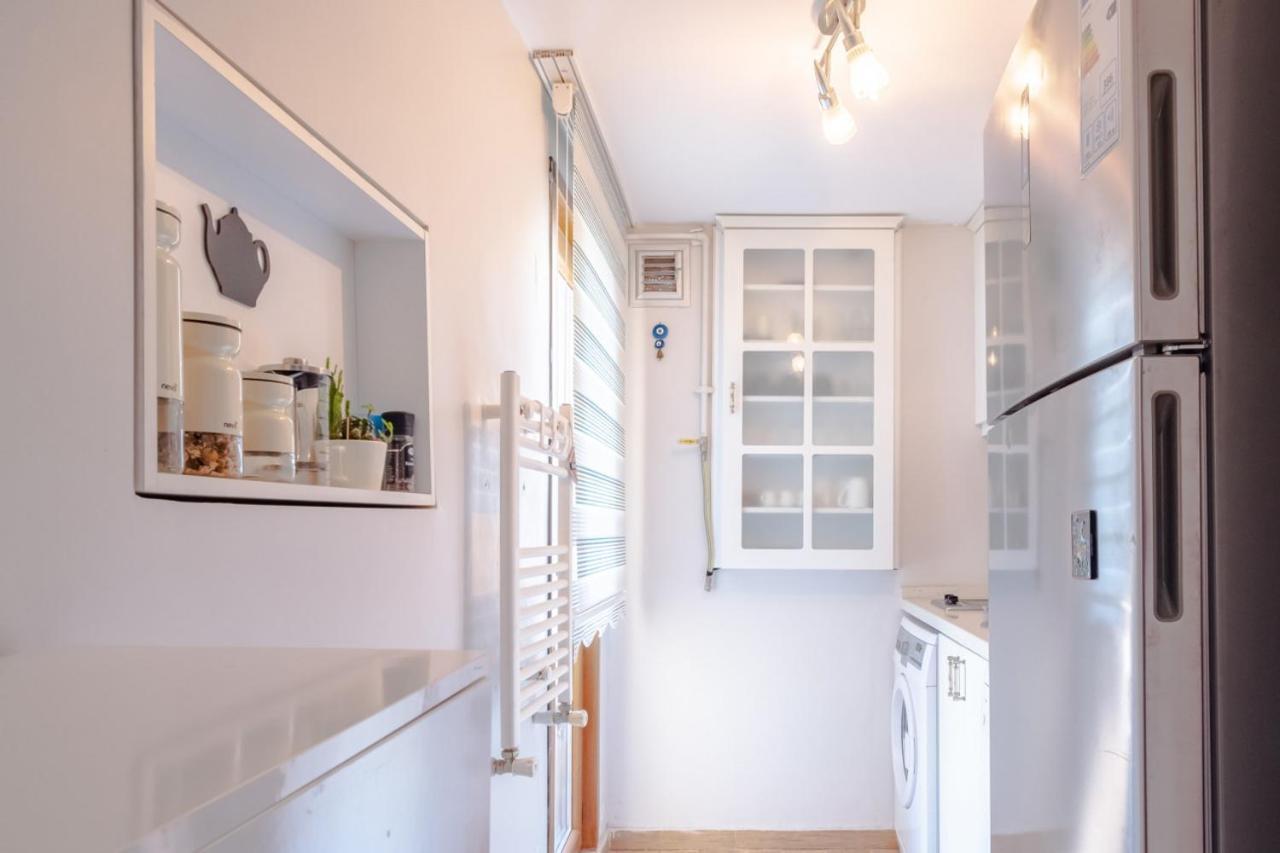 Colorful And Central Flat With Balcony In Kadikoy 伊斯坦布尔 外观 照片